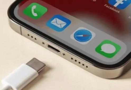 鹤壁苹果15维修分享iPhone15改USB-C接口后能和安卓用户互借充电器吗 